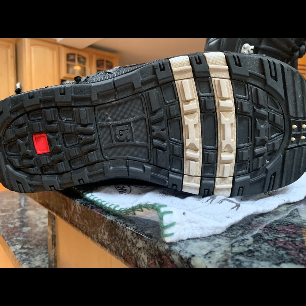 Men’s size 9.5 Burton Imprint2 snowboard boots